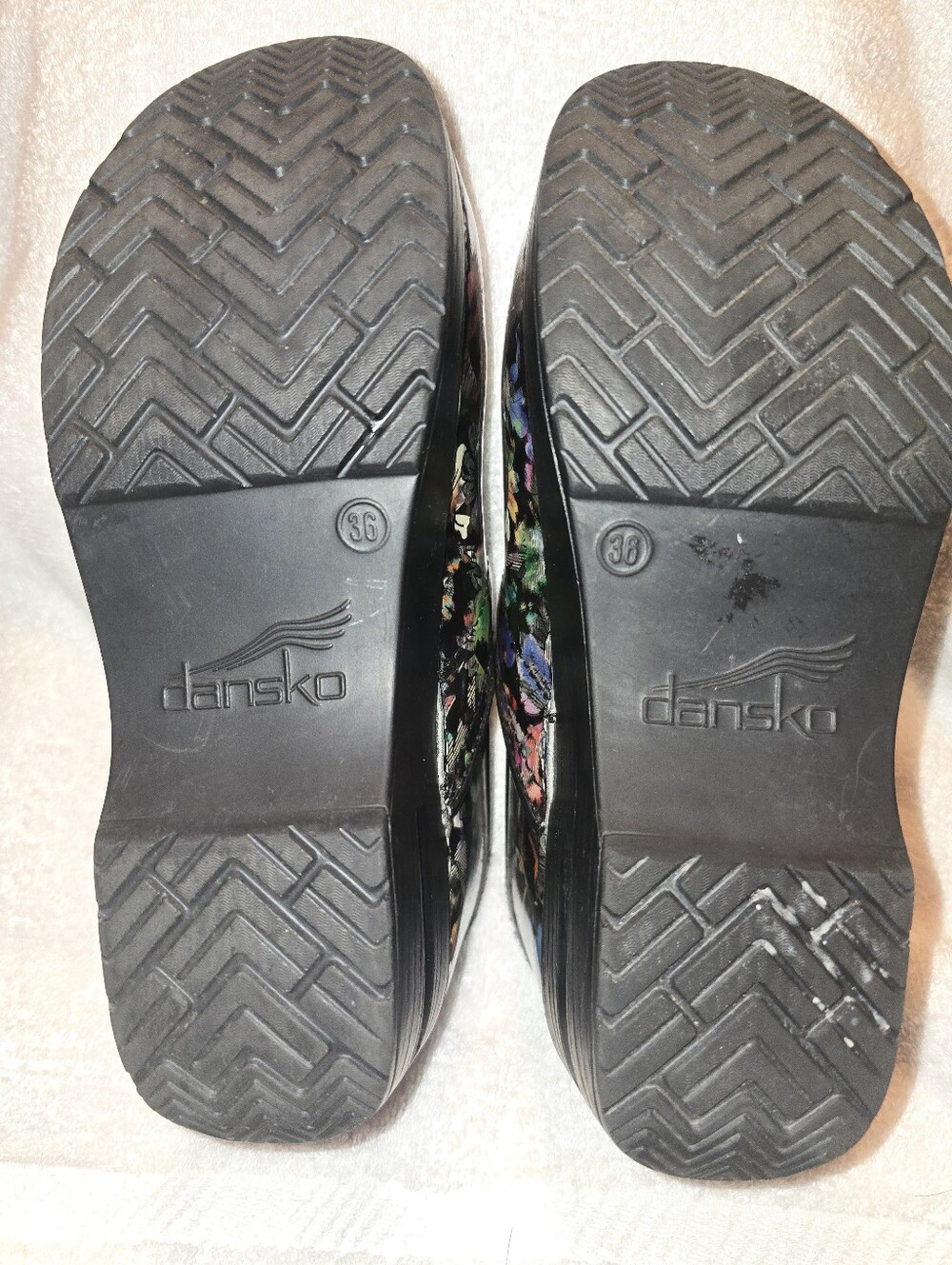 Dansko Professional Floral Patent Clogs 6 EUC - Picture 10 of 11